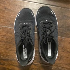 Hoka Clifton 8 size 7 black